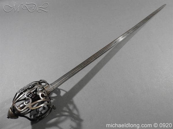 Scottish Infantry Officer's Back Sword c 1720 - Image 5