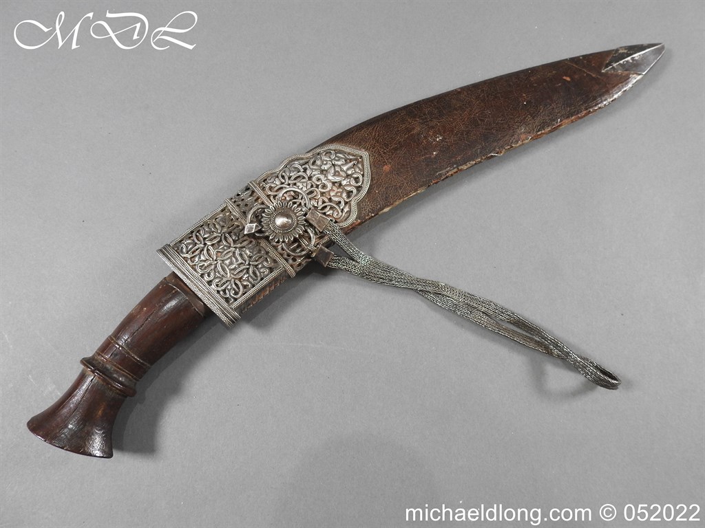 19th century Kukri or Khukuri with Silver Mounted Scabbard - Image 3