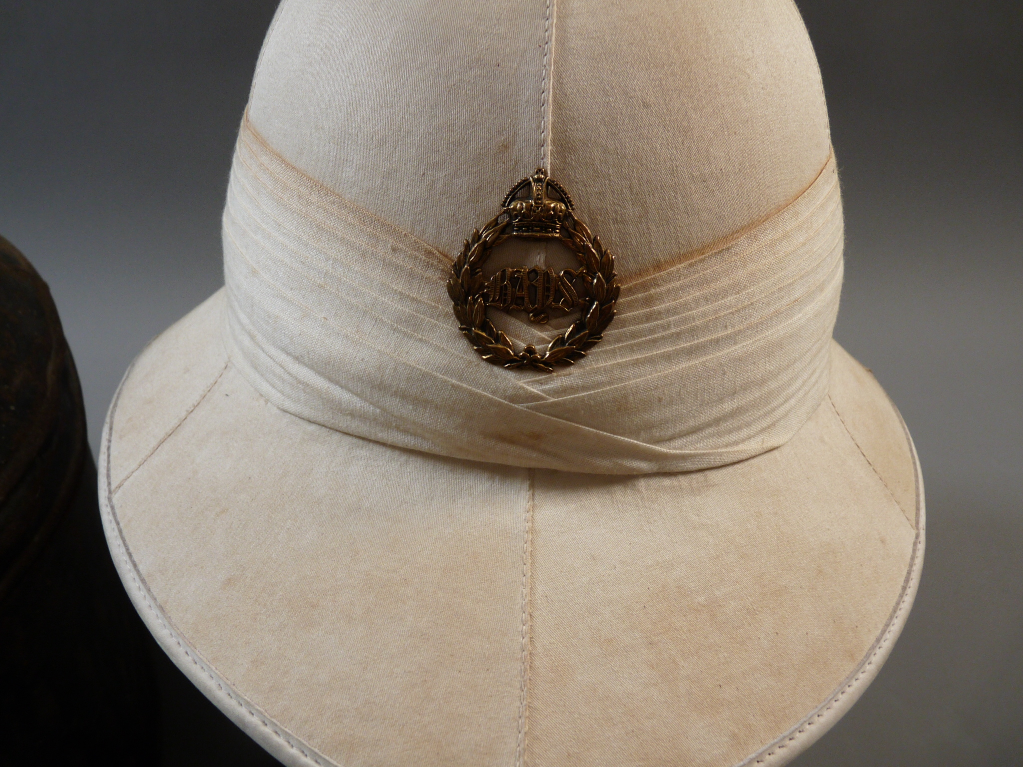British Officers Full Dress Wolseley Helmet 1st The Queen's Bays - Image 23